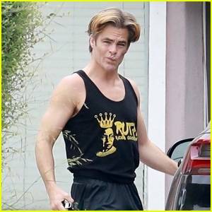 Chris Pine Honors Ruth Bader Ginsburg With His Gym Attire - www.justjared.com - Los Angeles