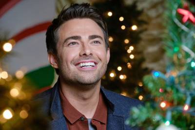 Jonathan Bennett Talks LGBTQ+ Representation In W’s Hallmark Movie ‘The Christmas House’: ‘I Wish I Had A Movie Like This To Watch When I Was Younger’ - etcanada.com - Canada