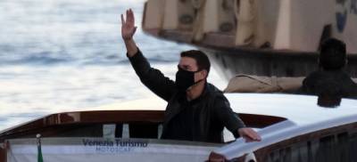 Tom Cruise Masks Up Filming 'Mission Impossible' on the Grand Canal in Venice - www.justjared.com - Italy