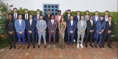 This 'Bachelorette' Group Picture Has the Funniest Fail and I'm Actually Crying From Laughing - www.cosmopolitan.com