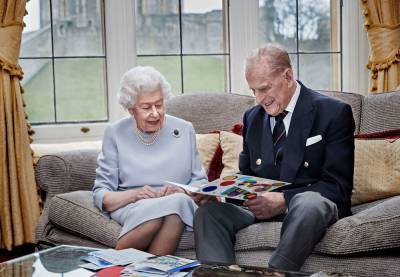 Queen Elizabeth And Prince Philip Celebrate 73rd Anniversary With Handmade Card From Their Great Grandchildren - etcanada.com - Charlotte