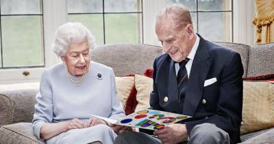 Queen Elizabeth II and Prince Philip Celebrate 73rd Anniversary With Card From Their Great-Grandkids - www.usmagazine.com