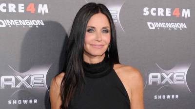 Courteney Cox Commemorates Wrapping Production on 'Scream 5' With Sweet Snapshots - www.etonline.com