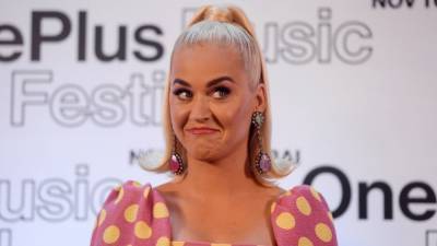 Katy Perry's Throwback Baby Pic Has Fans Confusing Her For Daughter Daisy - www.etonline.com
