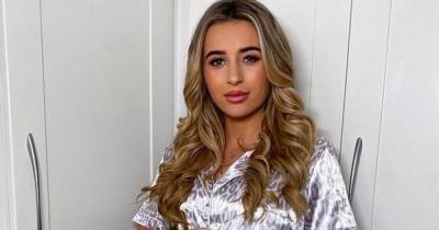 Dani Dyer candidly shares picture of bare baby bump to mark 30th week of her pregnancy - www.ok.co.uk
