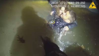 Ohio police rescue woman trapped in sinking minivan after crashing in river, video shows - www.foxnews.com - Ohio