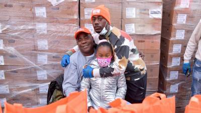 Tracy Morgan hands out more than 1,200 turkeys in New York for Thanksgiving - www.foxnews.com - New York - New York - county Bedford - county Bronx