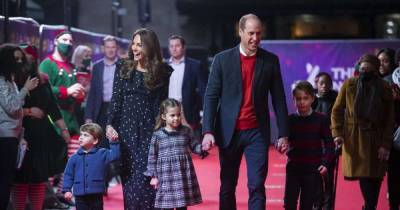 William praises ‘national treasure’ Dame Barbara during panto outing with family - www.msn.com