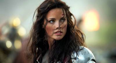 Jaimie Alexander Returning To Lady Sif Role In Marvel’s ‘Thor: Love & Thunder’ - theplaylist.net