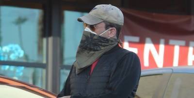 Jon Hamm Stays Extra Safe in Face Mask & Bandana While Grocery Shopping - www.justjared.com