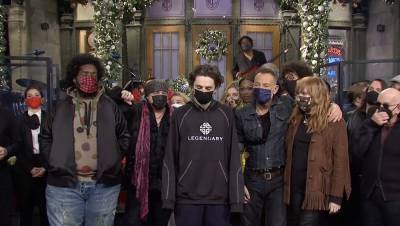 ‘Dune’ Star Timothée Chalamet Dons Legendary Hoodie During ‘SNL’ Curtain Call As Studio Challenges WarnerMedia’s Decision To Move Film To HBO Max - deadline.com
