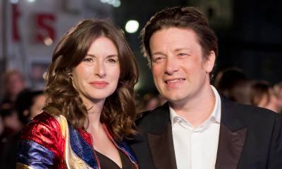 Jamie Oliver shares gorgeous never-before-seen festive snap with wife Jools - hellomagazine.com