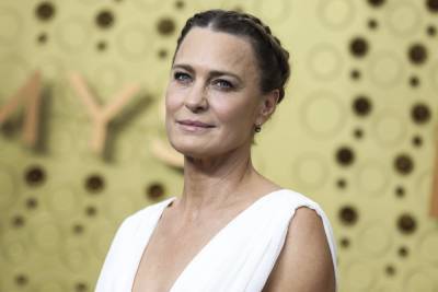 Focus Features Sets Q1 Release For Robin Wright Feature Directorial Debut ‘Land’ - deadline.com - county Stone