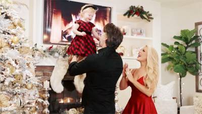 At Home With Gretchen Rossi: ‘RHOC’ Alum Debuts 1st Look At Baby Skylar’s Nursery Xmas Decor - hollywoodlife.com - Santa