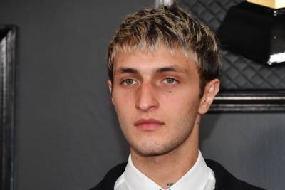 Anwar Hadid Clarifies Comments Expressing Hesitation About COVID Vaccine: ‘I Want To Continue To Learn’ - etcanada.com