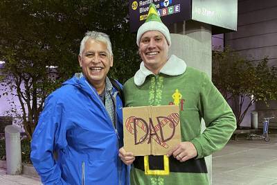 ‘Elf’ scene comes to life as man meets biological dad in Boston - nypost.com - Boston