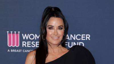 Kyle Richards Gives an Update After She and Daughter Sophia Tested Positive for COVID-19 - www.etonline.com