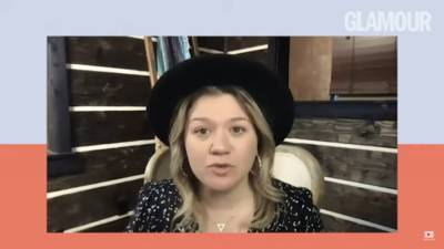 Kelly Clarkson Says She’s Had Images Of Naked Girls ‘Shoved In Front’ Of Her And Told ‘This Is What You’re Competing With’ - etcanada.com