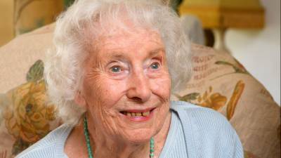 Dame Vera Lynn Dies: British Singer & Actress Was 103 - deadline.com - Britain - city Lynn