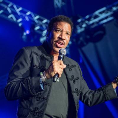 Lionel Richie tapped his three children for feedback on perfume collection - www.peoplemagazine.co.za