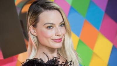 Margot Robbie to Star in a Female-Fronted 'Pirates of the Caribbean' Reboot - www.etonline.com