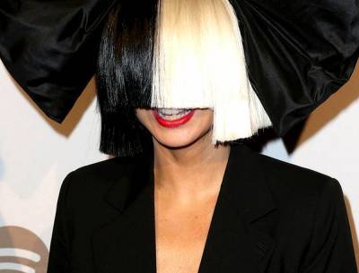 Sia Discards Her Wig For A Face-To-Face Discussion About Victims Of The Police Breonna Taylor And Elijah McClain And BLM - celebrityinsider.org