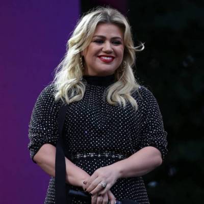 Kelly Clarkson thanks estranged husband after winning first Daytime Emmy - www.peoplemagazine.co.za