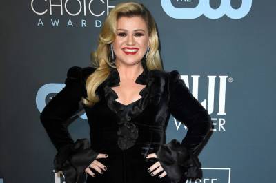 Kelly Clarkson Celebrates Pride Month With This Taylor Swift Cover - www.billboard.com