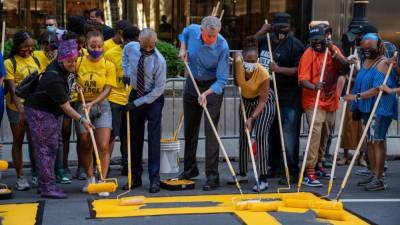 New York City Paints 'Black Lives Matter' in Front of Trump Tower - www.etonline.com - USA - New York