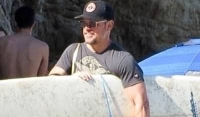 Matt Damon Goes Surfing at the Beach in Malibu - www.justjared.com - Ireland - Malibu