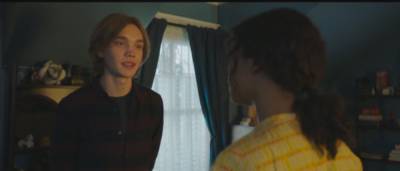 Charlie Plummer & Taylor Russell Star In Trailer For The Romantic Drama ‘Words On Bathroom Walls’ - etcanada.com