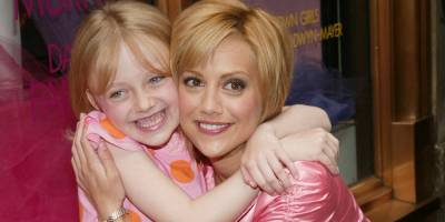 Dakota Fanning Reflects on Working With the Late Brittany Murphy - www.justjared.com - city Uptown