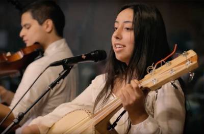 Here's How Two Local Youth Music Programs Are Keeping Traditional Mexican Music Alive - www.billboard.com - Mexico - Chicago - county Bay
