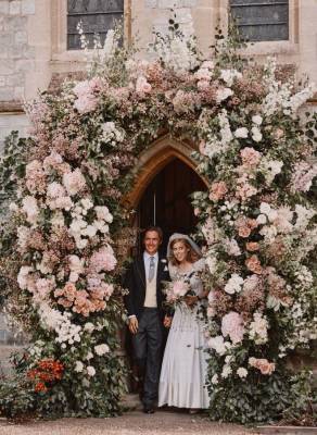 Princess Beatrice Stuns In 2 New Photos Of Her Secret Wedding To Edoardo Mapelli Mozzi - etcanada.com