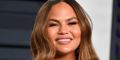 Chrissy Teigen Now Wants Breast Reduction Surgery After Removing Her Implants - www.justjared.com