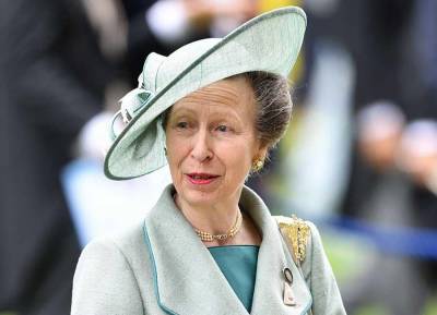 Princess Anne laughs at how long it takes The Crown to copy her ’10-minute’ hair - evoke.ie