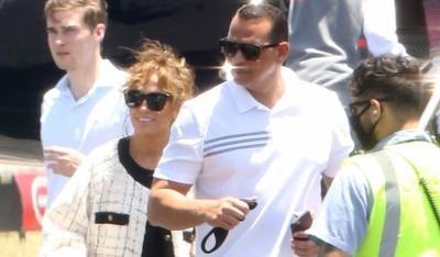 Jennifer Lopez Boards a Private Jet with Alex Rodriguez & Her Kids - www.justjared.com