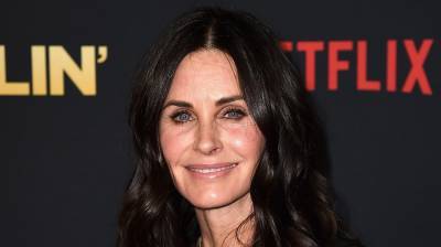 Courteney Cox Confirmed for 'Scream 5,' Will Play Gale Weathers Again! - www.justjared.com