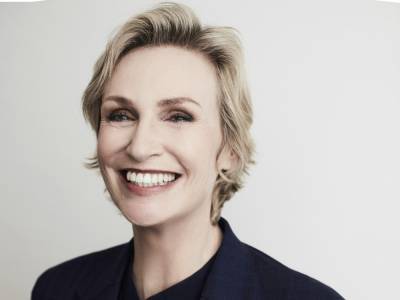 Jane Lynch To Host ‘Weakest Link’ Game Show Revival On NBC - deadline.com - Britain - Los Angeles