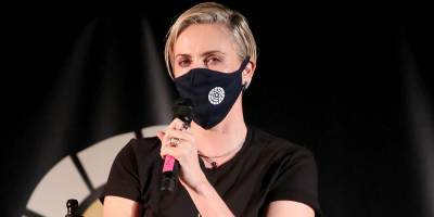 Charlize Theron Wears a Mask During 'Mad Max: Fury Road' Drive-In Screening Event - www.justjared.com - Los Angeles