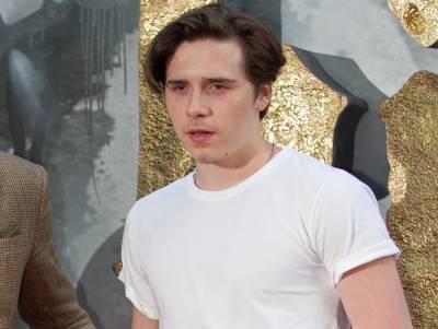 Brooklyn Beckham sparks marriage speculation with gold band photo - canoe.com