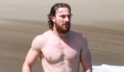 Aaron Taylor-Johnson Looks Ripped at the Beach, Hangs with Former 'Baywatch' Star! - www.justjared.com - Malibu