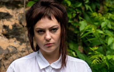 Angel Olsen says she predicted 2020 “would be the year of burning trash” - www.nme.com - North Carolina
