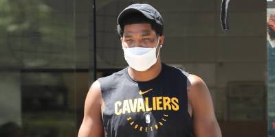 Tristan Thompson Grabs Some Pizzas in Calabasas - www.justjared.com - county Cavalier - county Cleveland