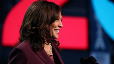 Kamala Harris Pays Tribute to Her Late Mother as She Accepts Historic VP Nomination - www.etonline.com - India