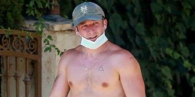 Shameless' Jeremy Allen White Shows Off Buff Body While On A Shirtless Run - www.justjared.com - Los Angeles