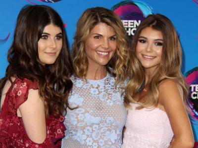 'NOSY BASTARD': Lori Loughlin told daughter not to speak to guidance counsellor - canoe.com