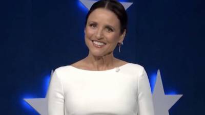 All of Julia Louis-Dreyfus' Best Digs at Donald Trump While Hosting the DNC - www.etonline.com