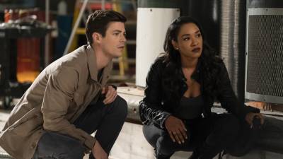'The Flash': First Season 7 Trailer Shows Barry Desperately Trying to Save Iris - www.etonline.com