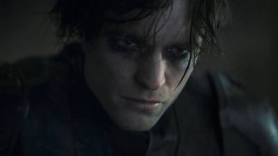 Robert Pattinson and Zoë Kravitz Suit Up in the First Trailer for 'The Batman' - www.etonline.com